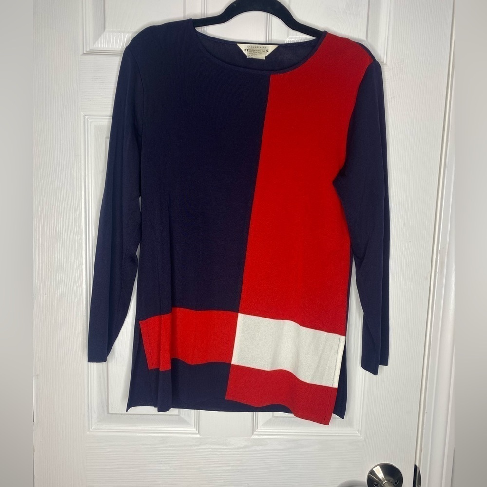 EXCLUSIVELY MISOOK Petite Red,‎ White, and Blue Colorblock Sweater Size Small